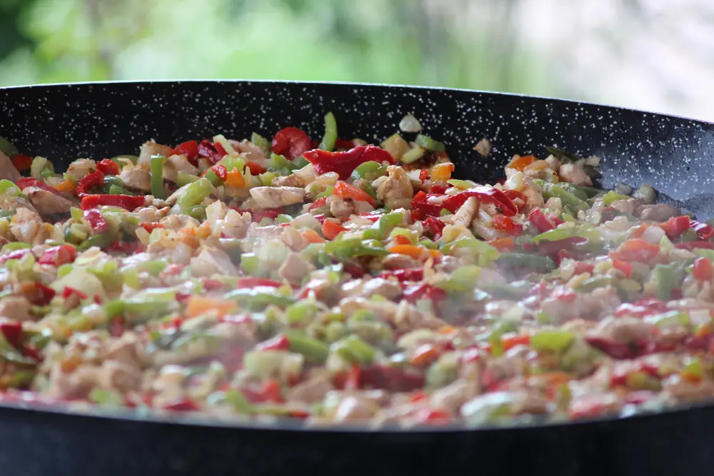 Plat géant en cours de cuisson