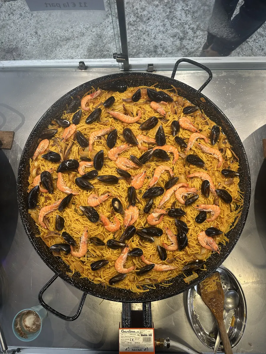 Plat géant préparé par Saveurs et Cuisine du Monde